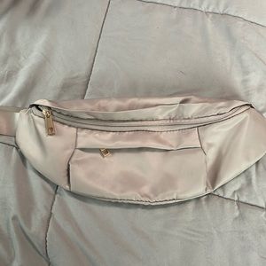 Target Fanny pack crème color